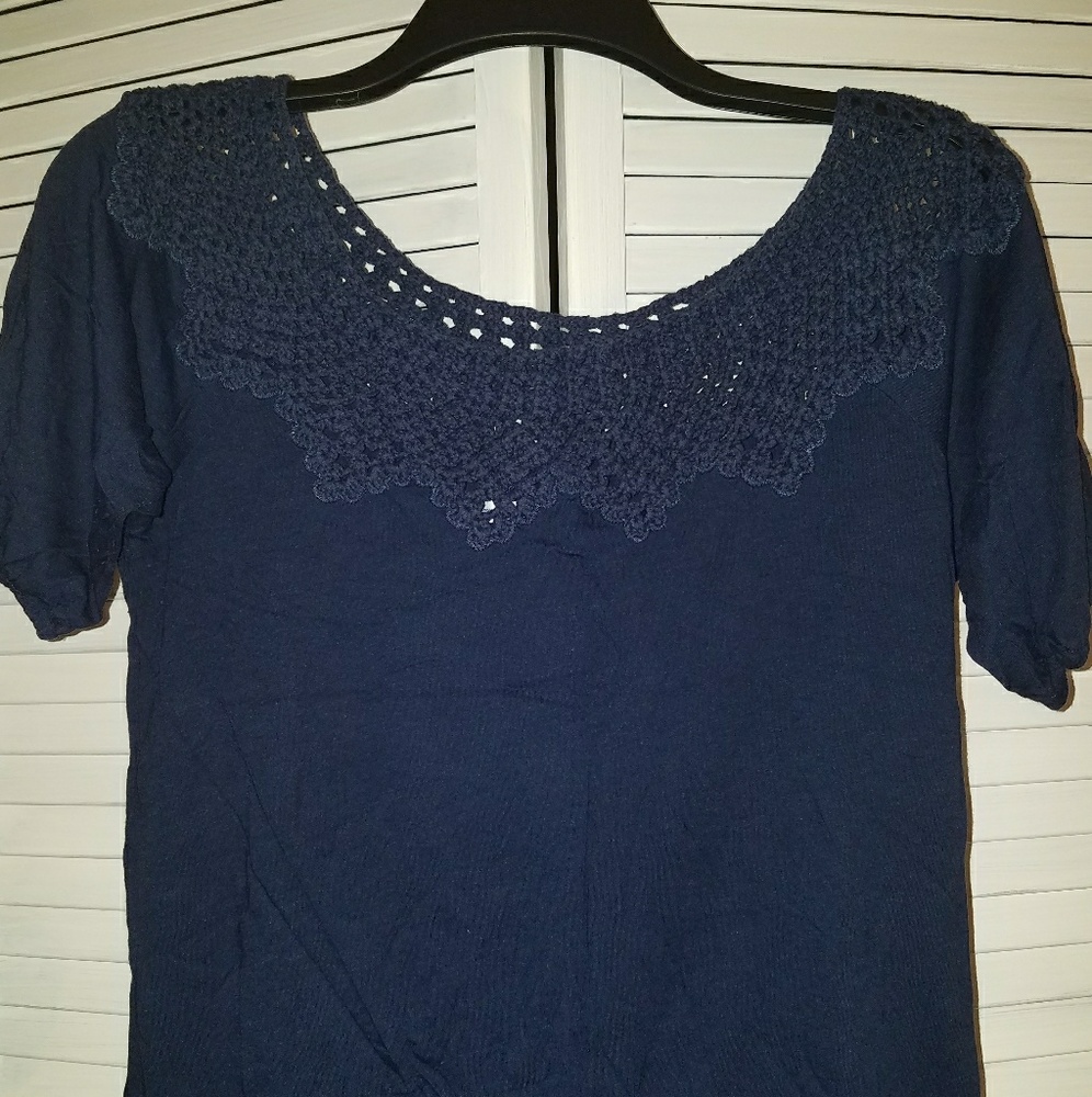 American eagle crochet top tee